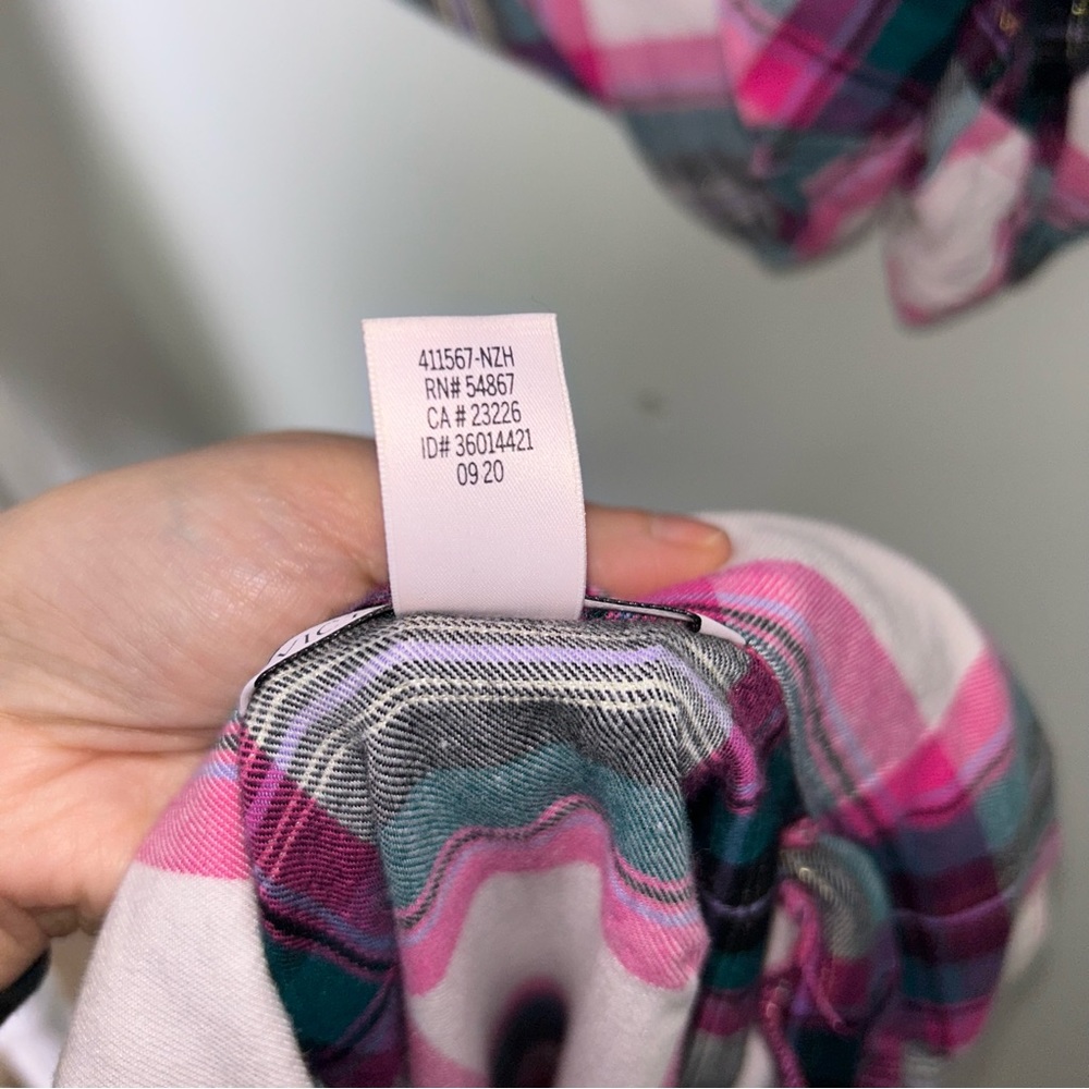 *SOLD* Victoria’s Secret Plaid Flannel Shimmer Pajama Set Size Medium - Picture 9 of 12